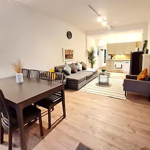 https://spacious-2-br-apartment-close-to-u-bahn.hamburg-hotels-de.com