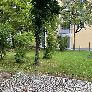 https://bayern-lodge-munchen.getmunichhotels.com